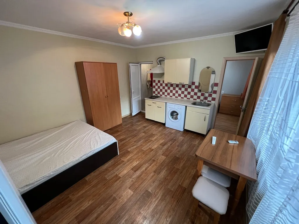 Коттедж Двухкомнатный дом-студия со своим двором у парка Фрунзе — аренда посуточно в Евпатория