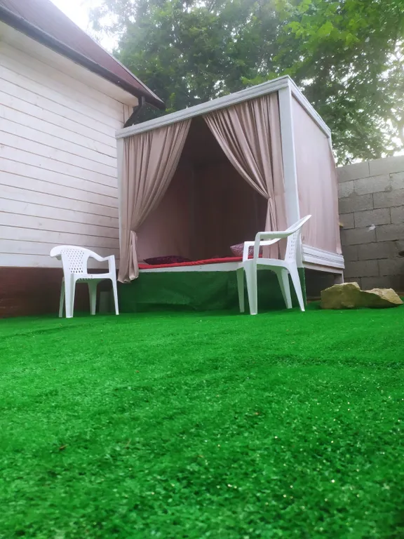 Домик на берегу Каспийского моря