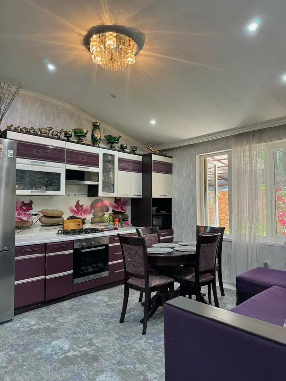 Дом в центре Адлера на набережной