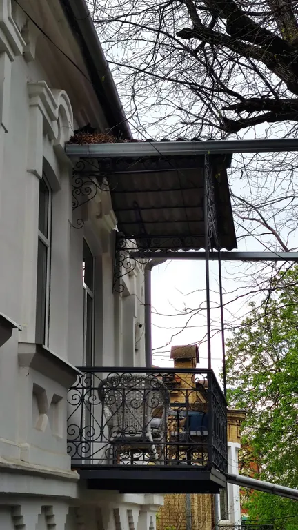 Студия с королевской кроватью и балконом