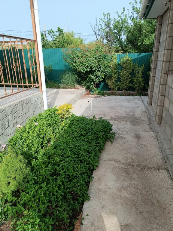 Уютный дом в живописном поселке у моря