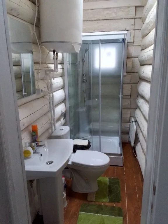 Уютный дом в лесу