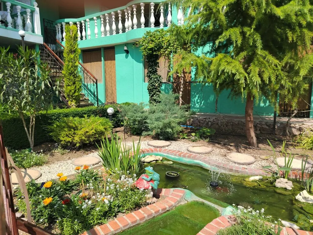 Коттедж Отдельная часть дома с беседкой рядом с парком и пляжем Учкуевка — Севастополь