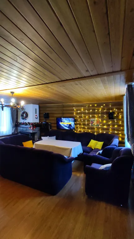 Уютный дом с камином и кедровой баней-бочкой на дровах