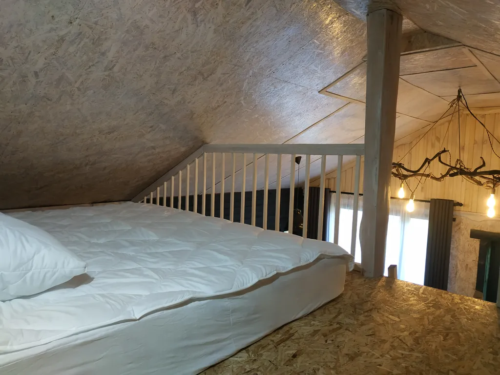 Уютный дом в лесу