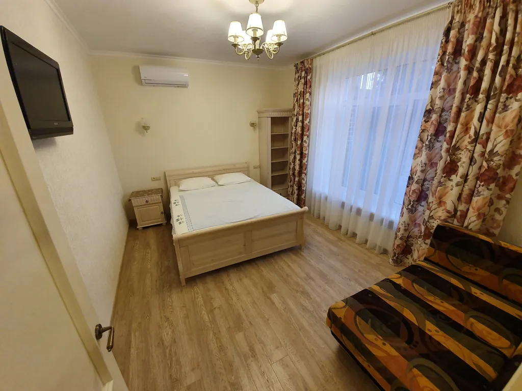 Стильный трехкомнатный дом с отдельной террасой