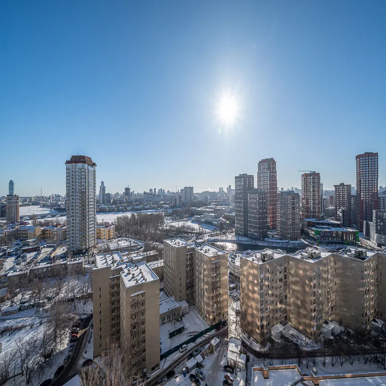 Квартира Квартира с балконом и видом на набережную — Екатеринбург