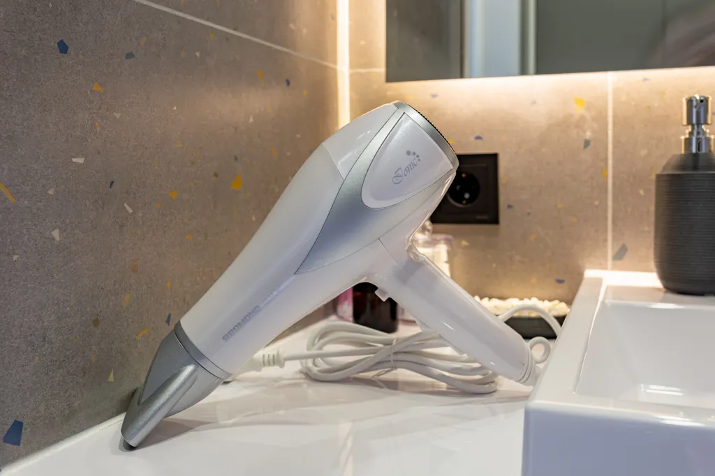 Просторная студия с дизайнерским ремонтом