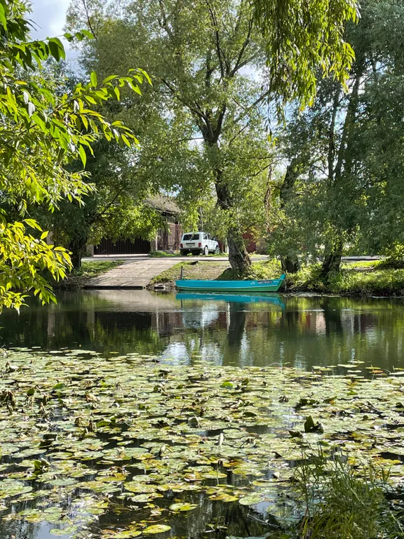 Дом рыбака с баней в самом живописном месте города, у реки и озера