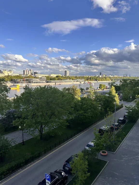 Семейная квартира на набережной