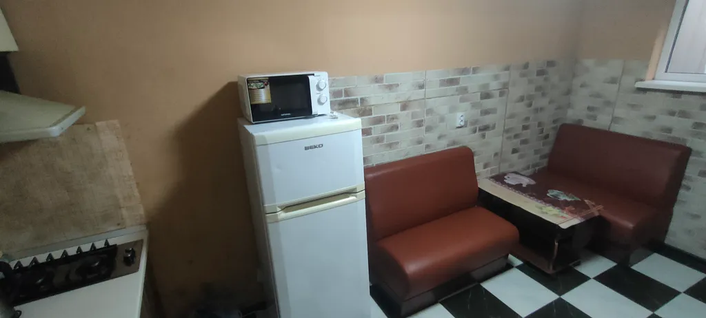 Коттеджи на берегу озера в парке