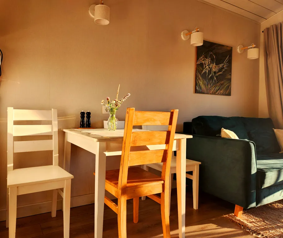 Журавлиный домик на берегу речки