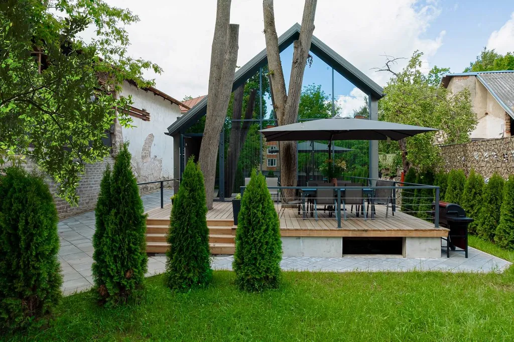 Подызбица у Дома Печенко