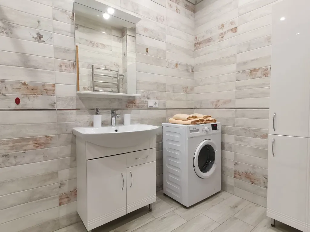 Большая двухкомнатная квартира с панорамным балконом