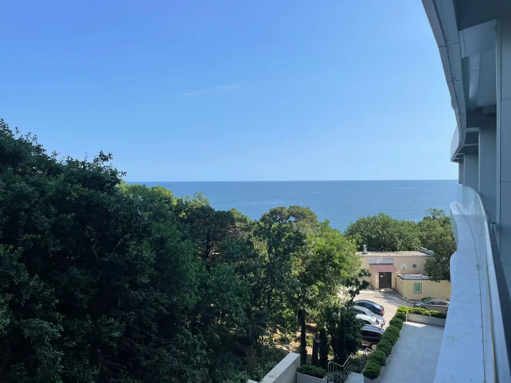 Апартаменты с террасой в самом живописном месте Крыма на первой линии