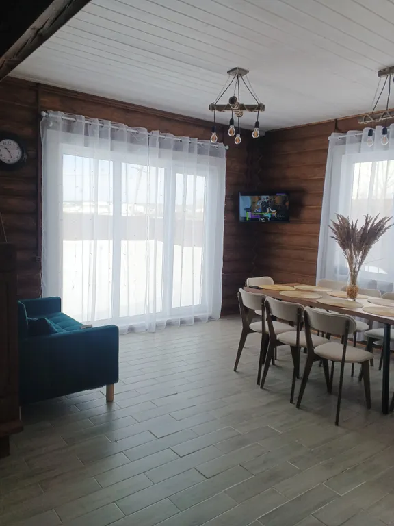 Уютный домик возле озера