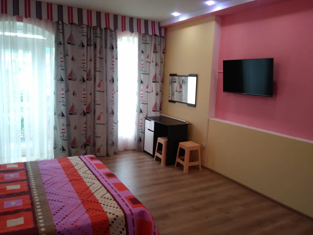 Эллинг на берегу моря