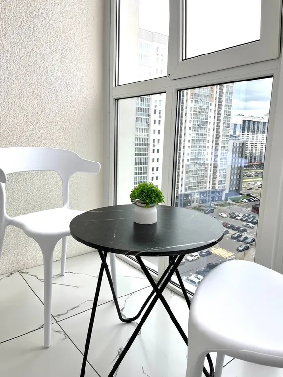 Евро-трехкомнатная квартира возле метро Грушевка