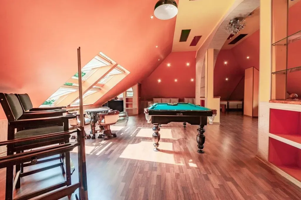 Дом с бассейном и сауной