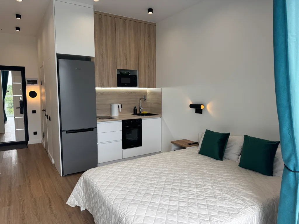 Новая студия с видом на море и дизайнерским ремонтом