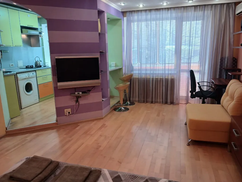 Яркая студия Aday Aparts в центре Курска