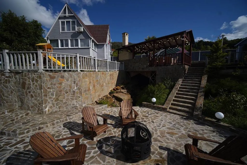 Усадьба с теплым бассейном