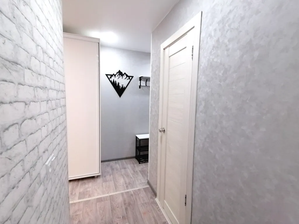 Уютная и тёплая квартира в центре города. Столовая расположена  в доме