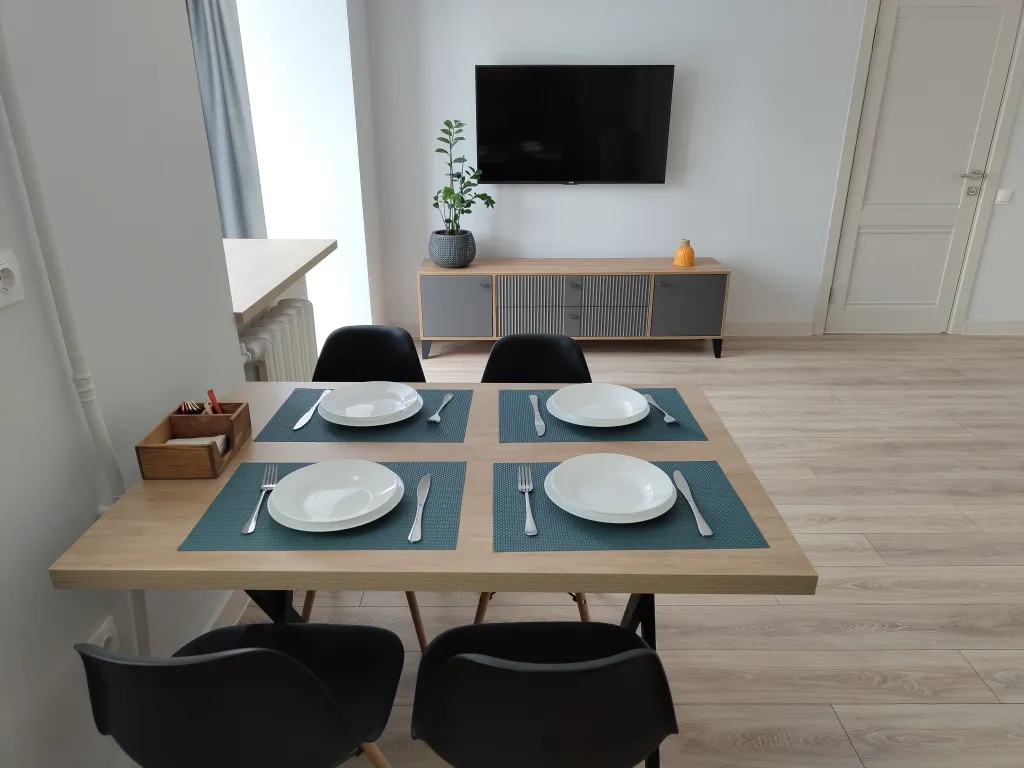 Свeтлая совремeнная квартирa в центpе гоpoдa