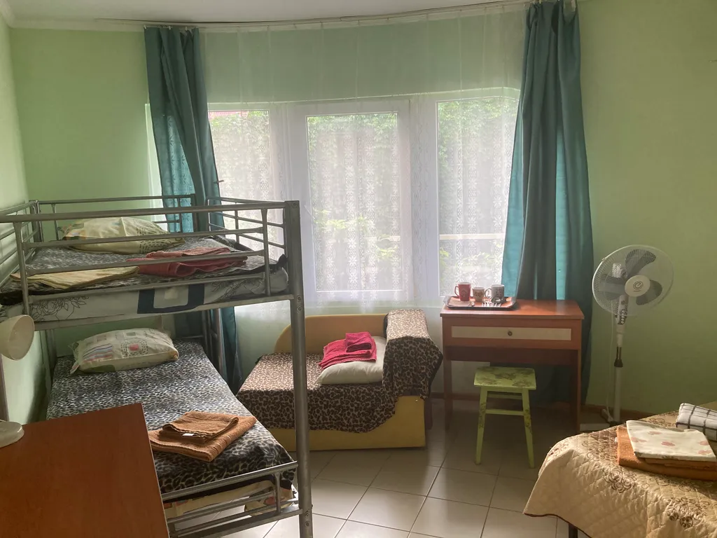 Четырехместный номер с балконом, кондиционером, 2 этаж.