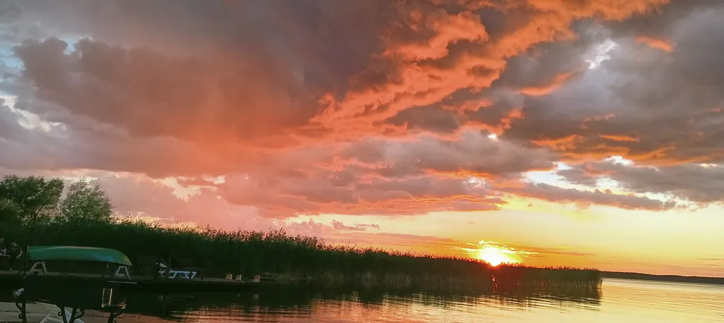 Домик сказка на берегу озера Селигер