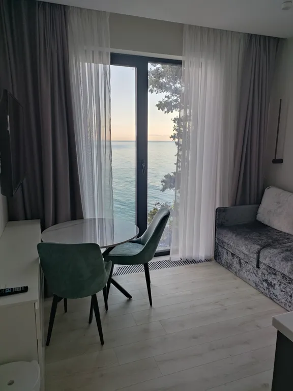 Апартамент с самым красивым прямым видом на море, двухкомнатный