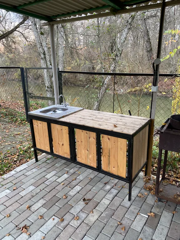 Дом на берегу реки