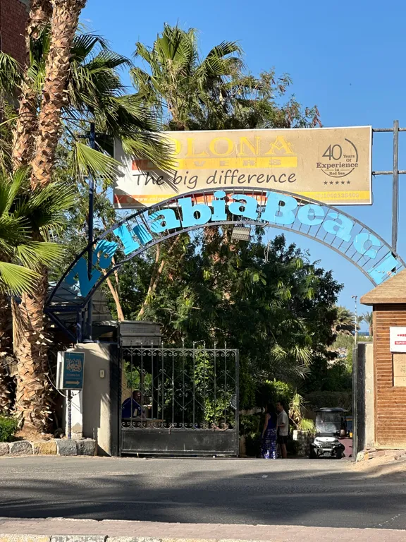 Апартаменты с личным пляжем и бассейном