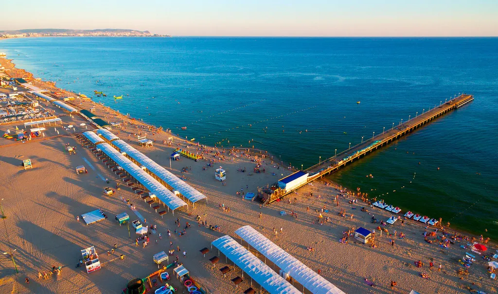 Номер люкс со своей террасой в замке у моря