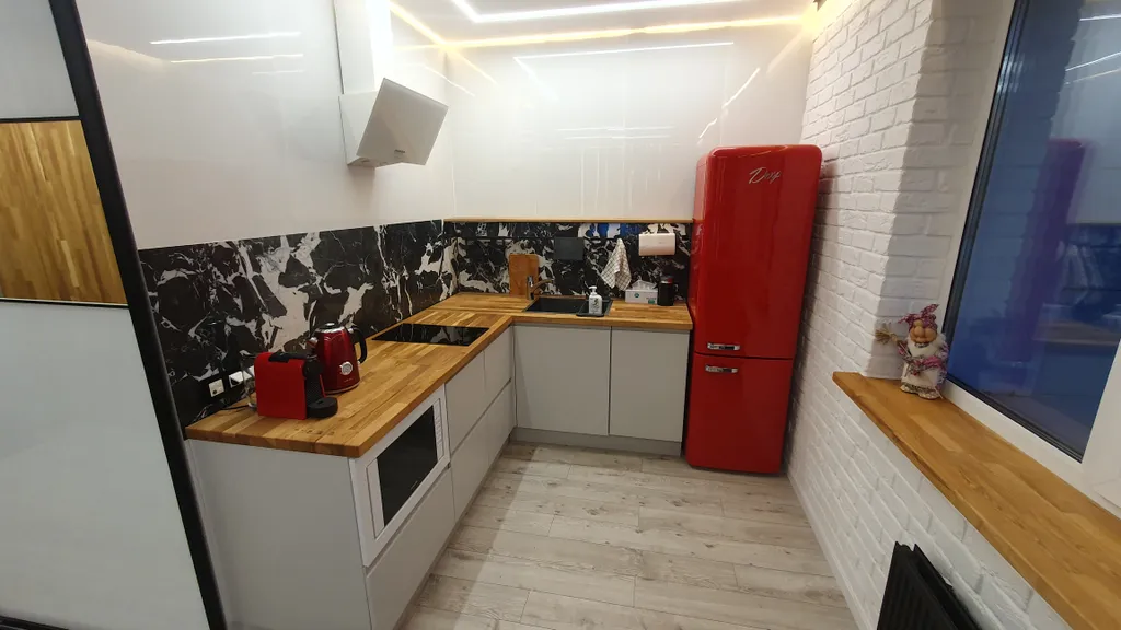 Красная студия в центре города для деловых поездок и семейного отдыха