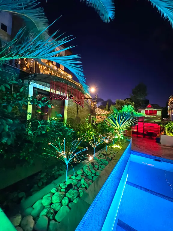 Коттедж Домик у бассейна — Сириус