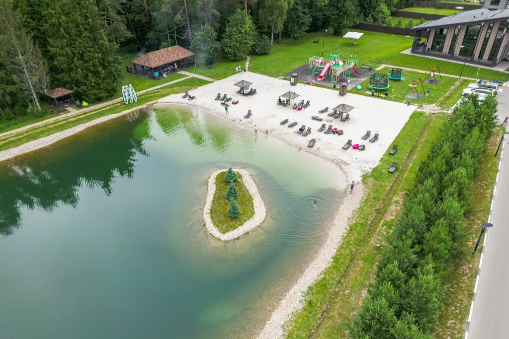 Современный дом с баней в лесу