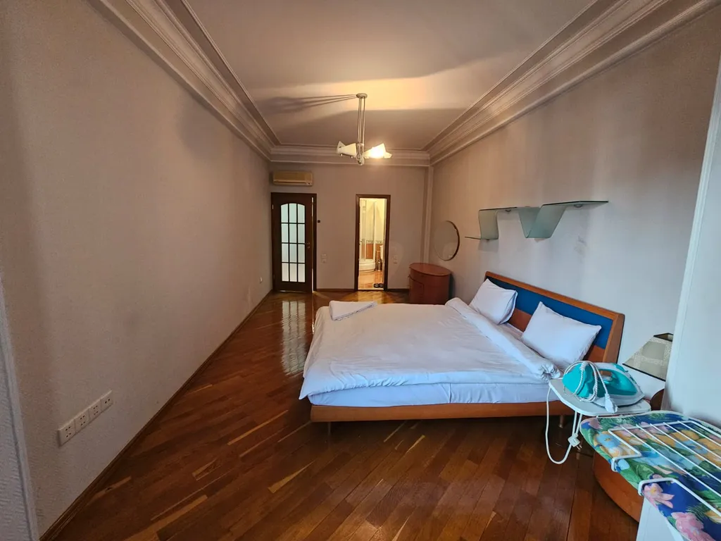 Квартира около кинотеатра Низами