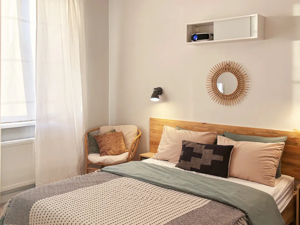 Атмосферная квартира с уникальным дизайном и проектором для фильмов — аренда посуточно в Пермь