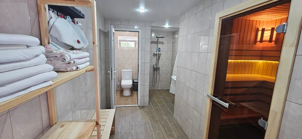 Коттедж Дом с баней и бассейном — Елизаветинская