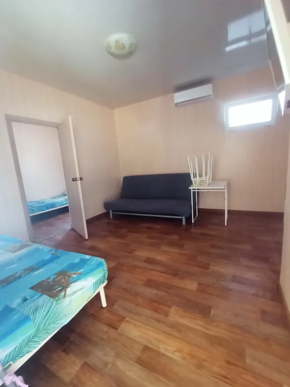 Домик с проходной комнатой