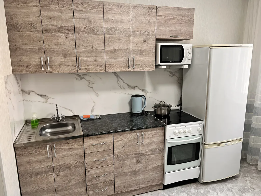 В центре, рядом с Пед. колледжем