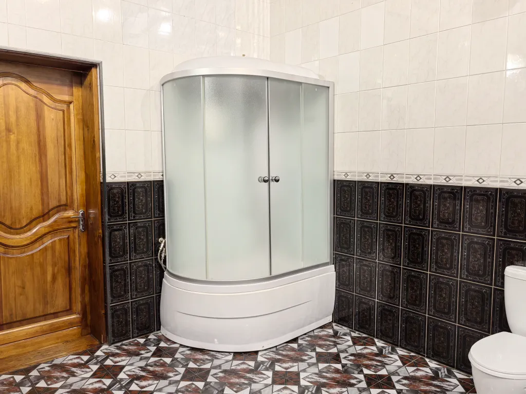 Коттедж в центре города с бассейном