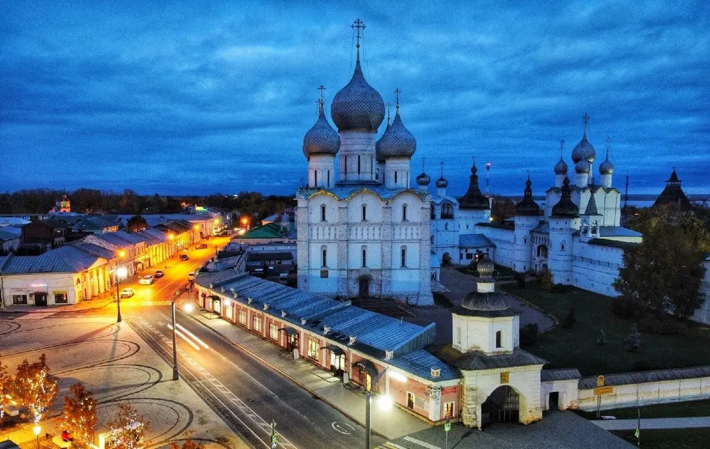 Уютная квартира в Юго-западном районе с видом на Спасо-Яковлев монастырь