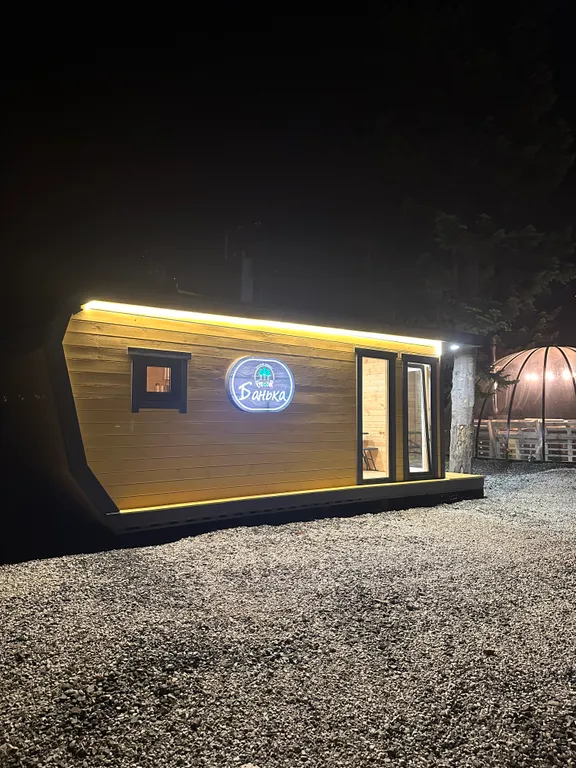 Двухэтажный дом на горе у подъёмника