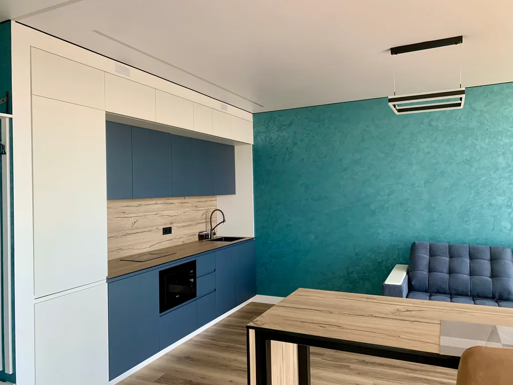 Элитная квартира с панорамным окнами витражами с видом на море