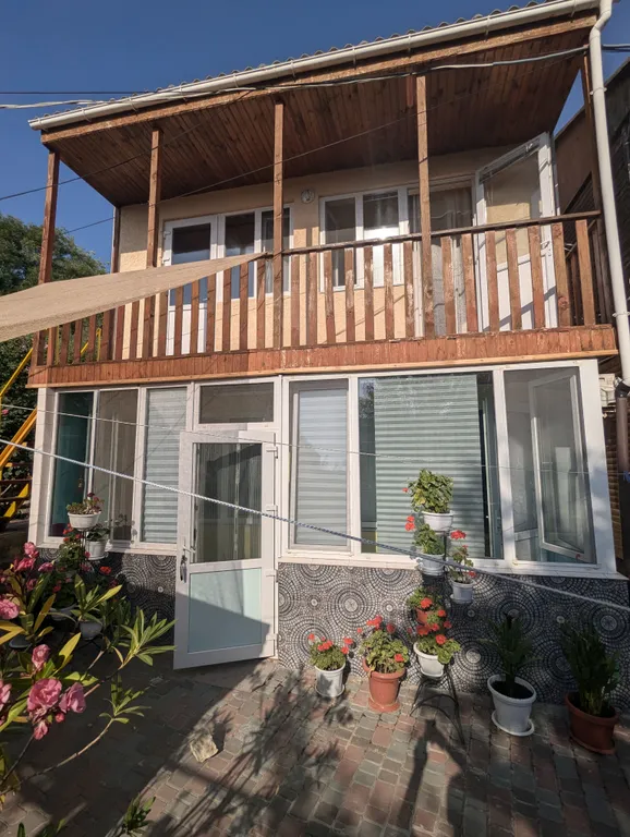 Дом двухэтажный в центре