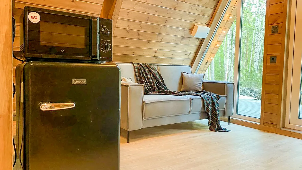 Домик в лесу вблизи от города в стиле A-frame