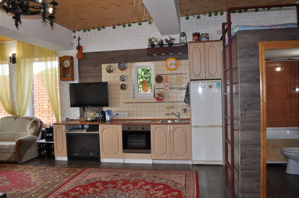 Дом-коттедж на берегу реки