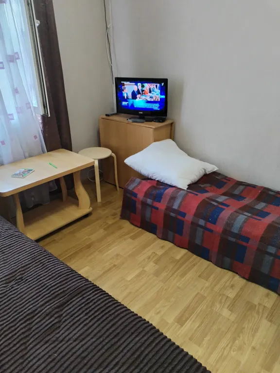 Уютная жилая комната в жилом помещении с видом на город, в центре ЗЖМ